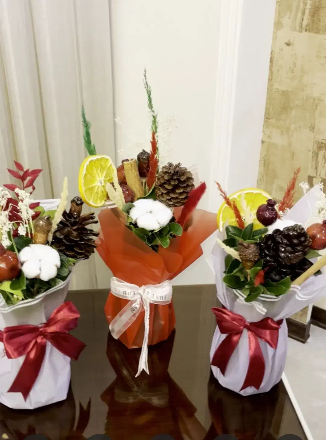 گل یلدایی|گل و گیاه طبیعی|تهران, پرستار|دیوار