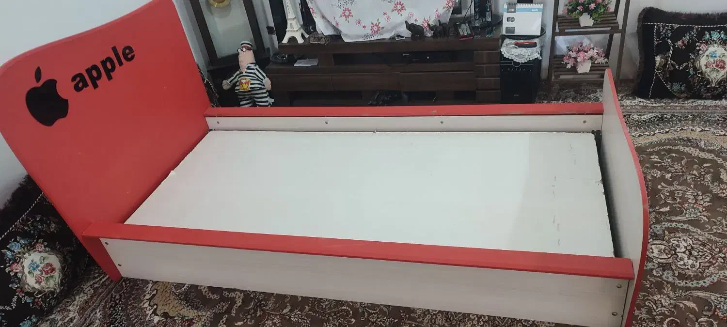 تخت خواب و فرش نوجوان میز تی وی و تابلو چهار قل|فرش|صدرا-فارس, فاز ۲|دیوار