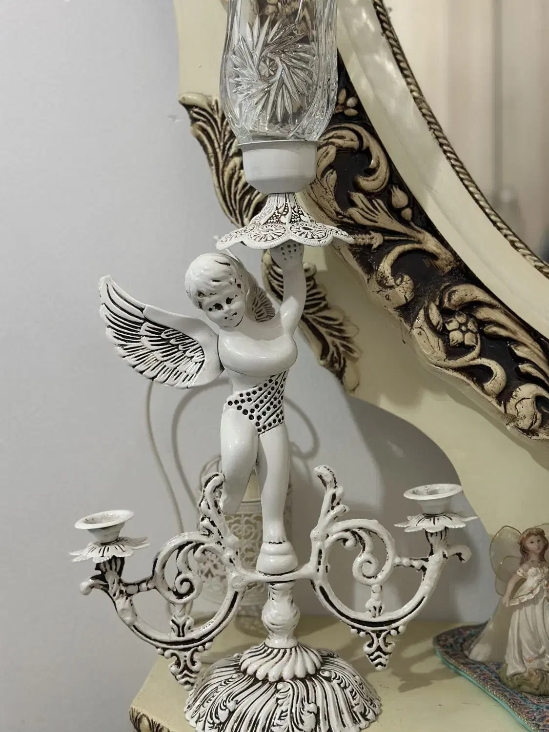 آیینه و یک جفت شمعدان|آینه|رشت, فلسطین|دیوار