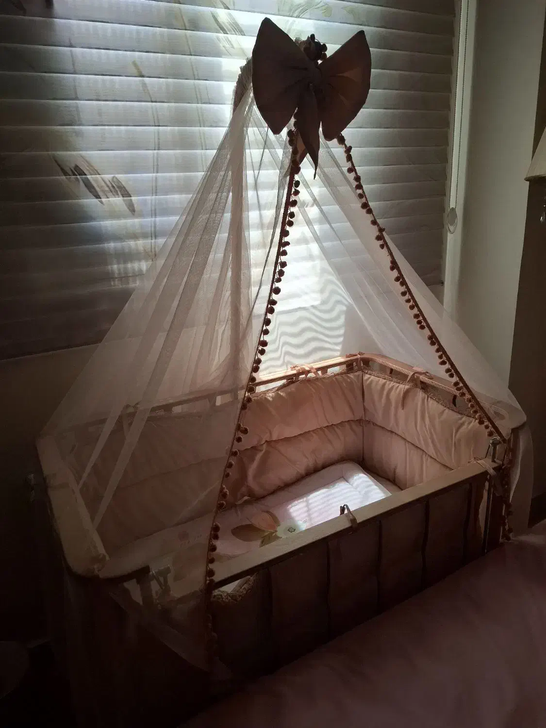 تخت  نوزاد|تخت و صندلی بچه|اسلام‌شهر, شهرک واوان|دیوار