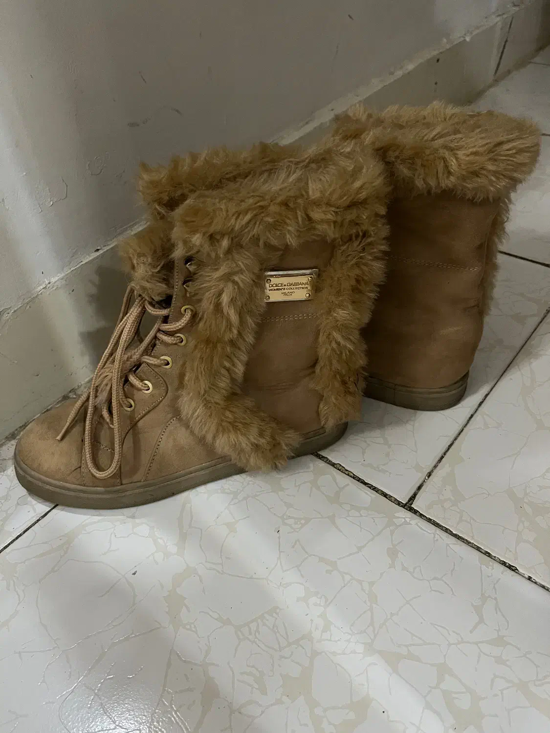 کفش بوت|کیف، کفش، کمربند|شهریار, شهریار|دیوار