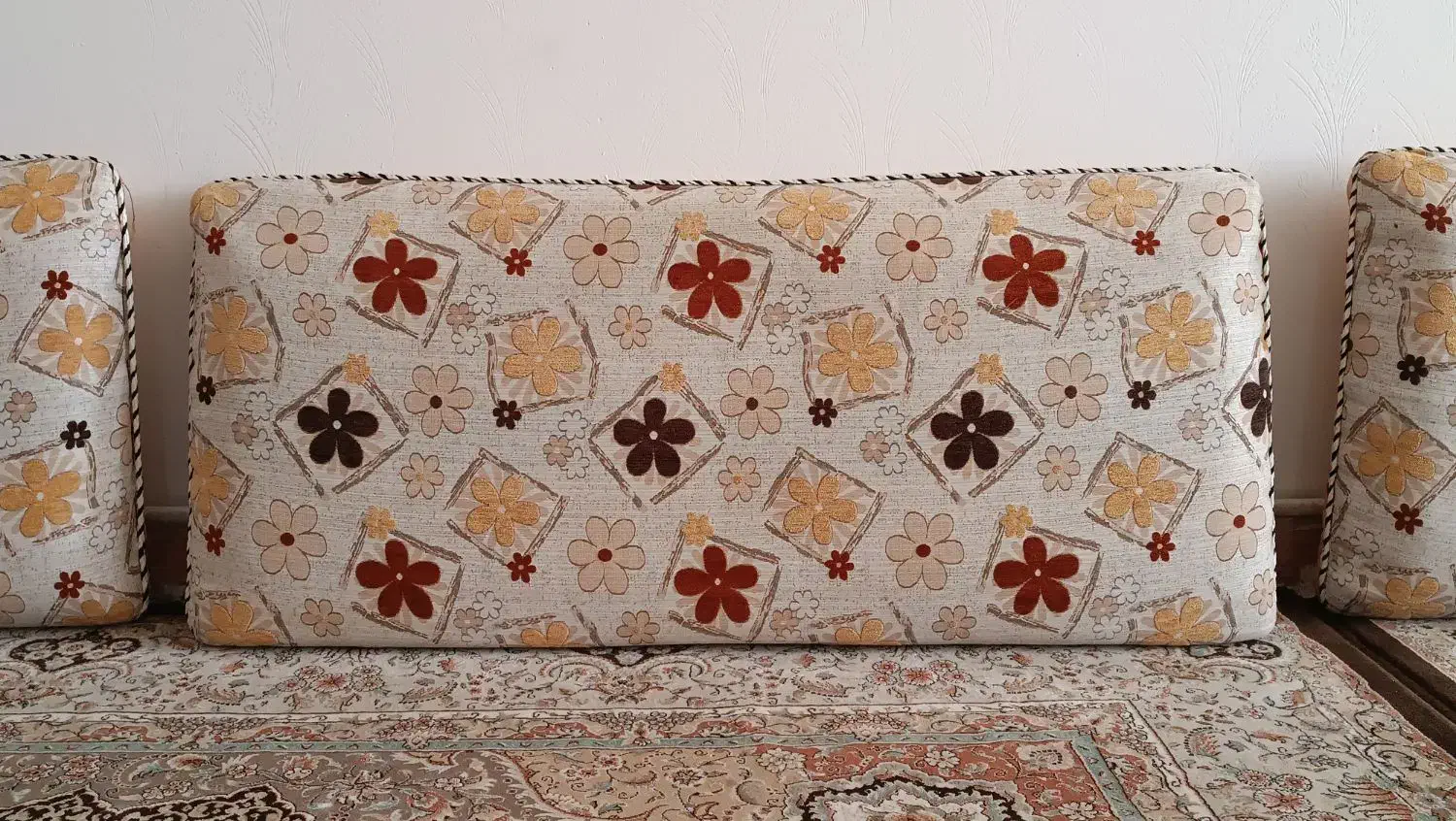 پشتی|پشتی|خرم‌آباد, |دیوار