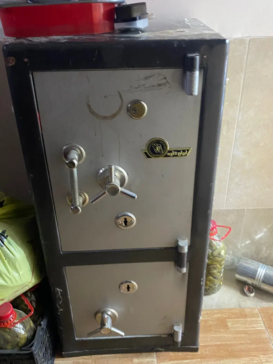 گاوصندوق|ابزارآلات|الشتر, |دیوار