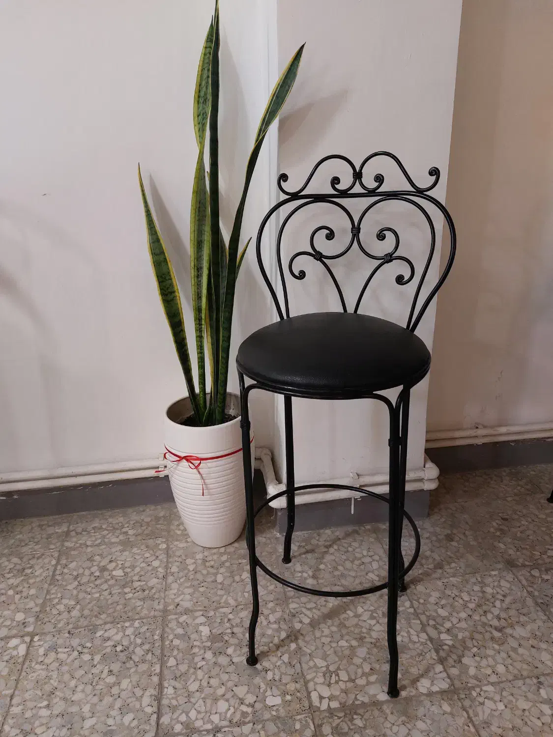 صندلی فلزی|صندلی و نیمکت|تالش, هشتپر|دیوار