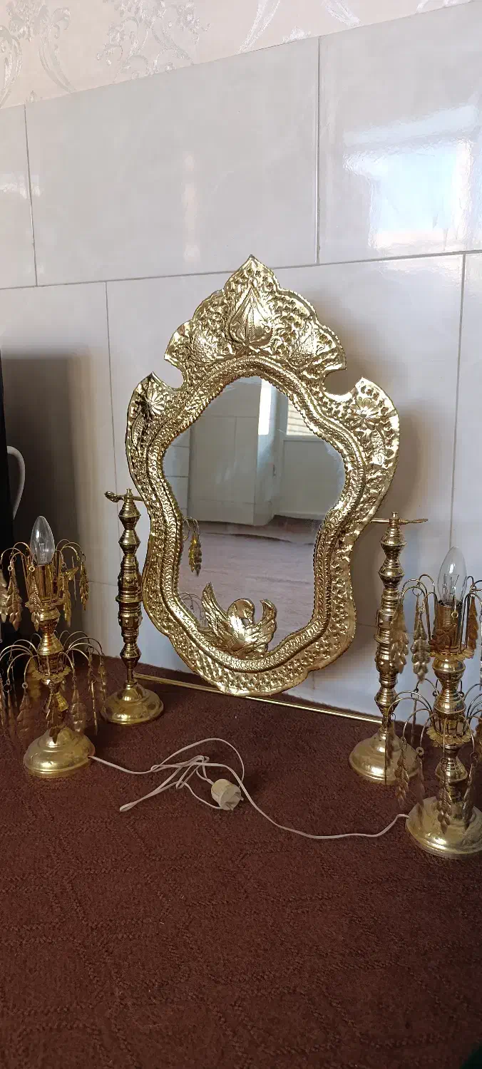 اینه|آینه|اصفهان, عطار نیشابوری|دیوار