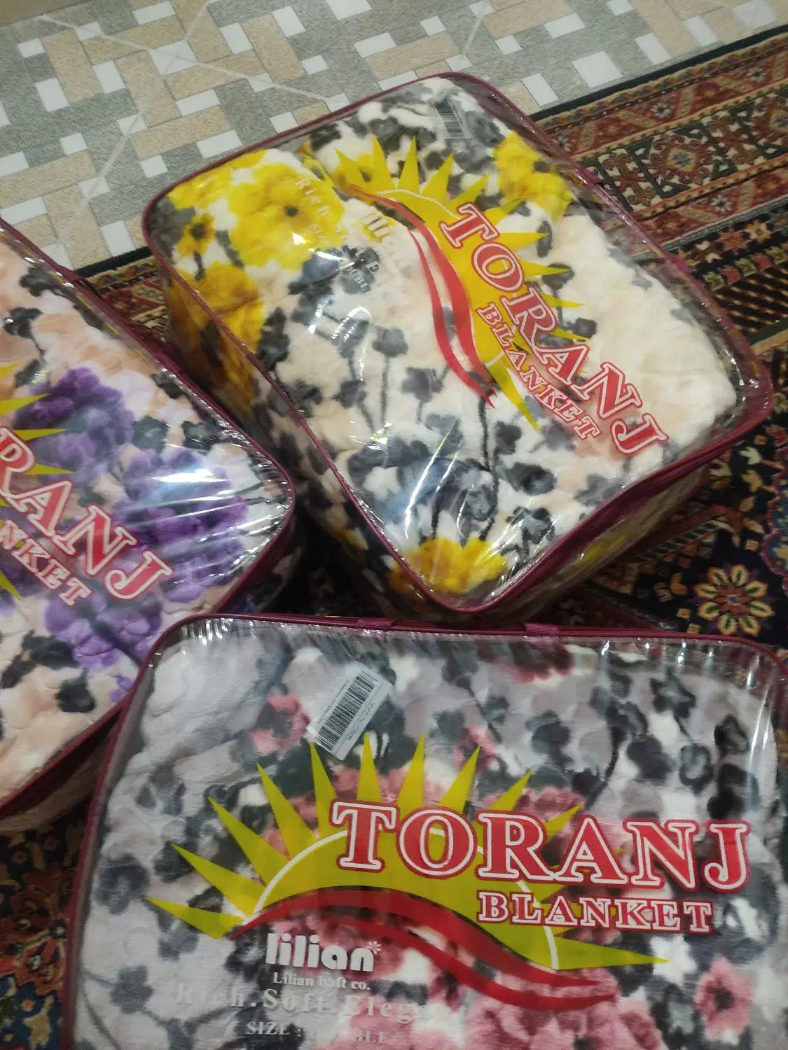 ۳عددپتوی دونفره|رختخواب، بالش، پتو|شاهین‌شهر, عطار|دیوار