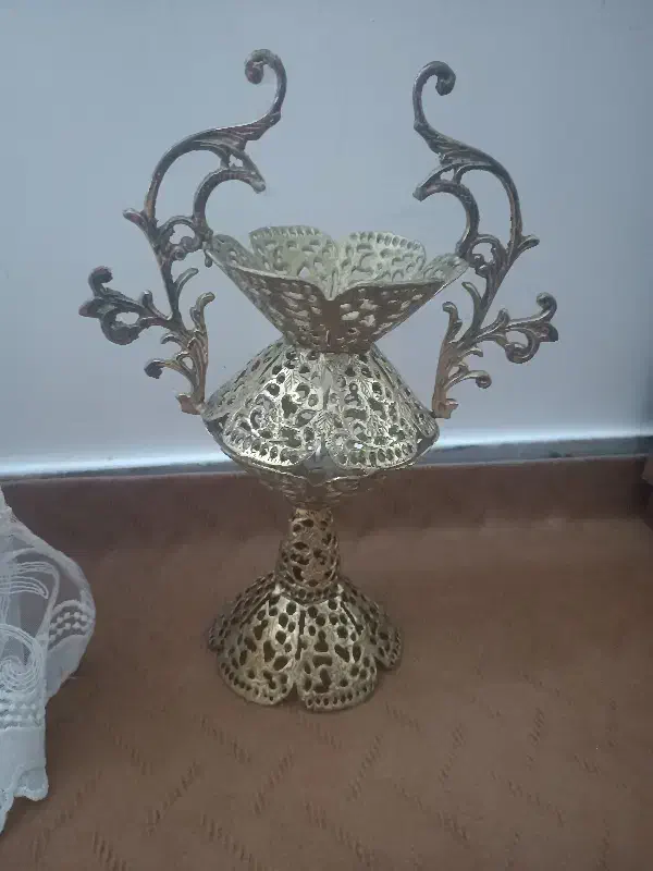 گلدان برنز|کلکسیون اشیاء عتیقه|میاندوآب, |دیوار