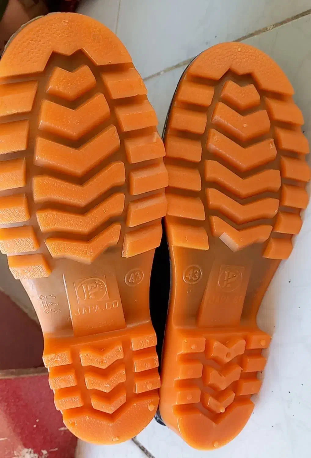 چکمه|کیف، کفش، کمربند|اهواز, منبع اب|دیوار