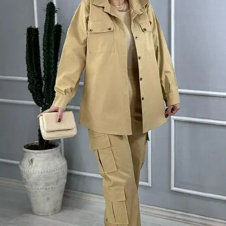 چند دست لباس|لباس|دورود, |دیوار