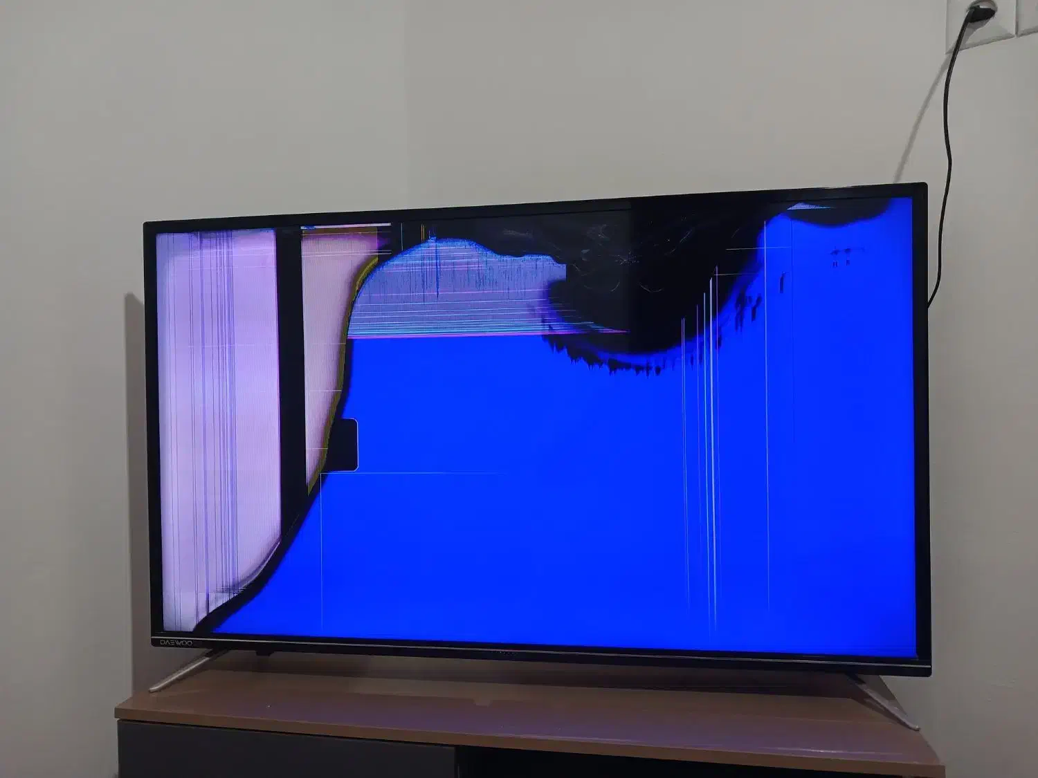 ال ای دی 50اینچ مدل دوو نیاز به تعمیر|تلویزیون و پروژکتور|رشت, چمارسرا|دیوار