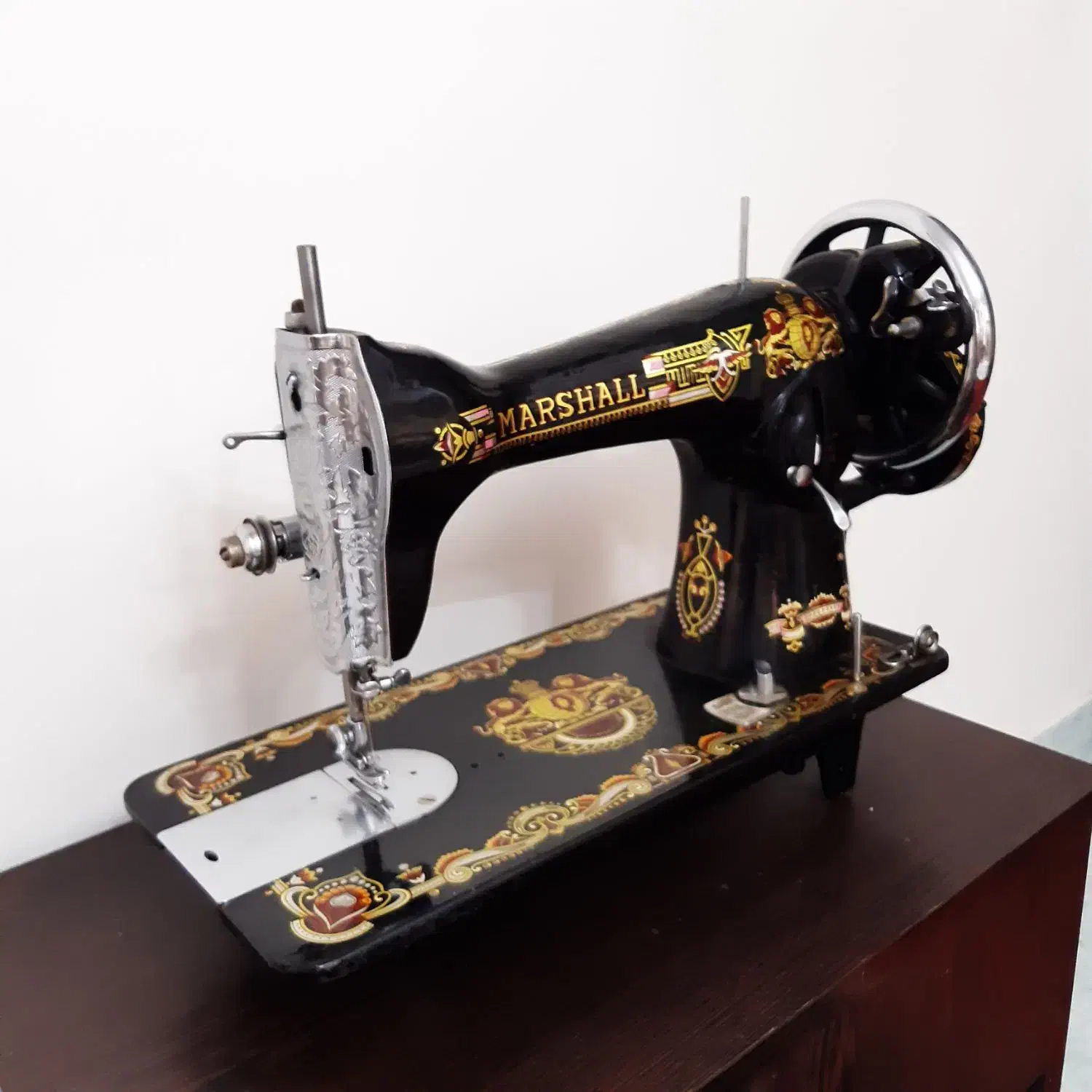 چرخ خیاطی شیرنشان در حد نو هست مارک مارشال|چرخ خیاطی و ریسندگی|تهران, شهران جنوبی|دیوار