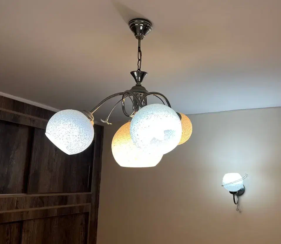 تعدادی لوستر حباب دار|لوستر و چراغ آویز|تهران, آسمان|دیوار