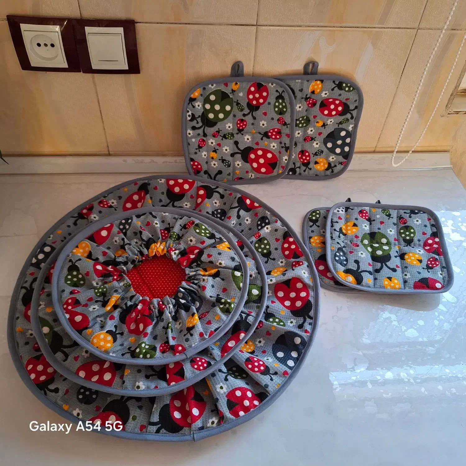 سرویس اشپزخانه و کیف دخترانه|سفره، حوله، دستمال آشپزخانه|گناباد, |دیوار