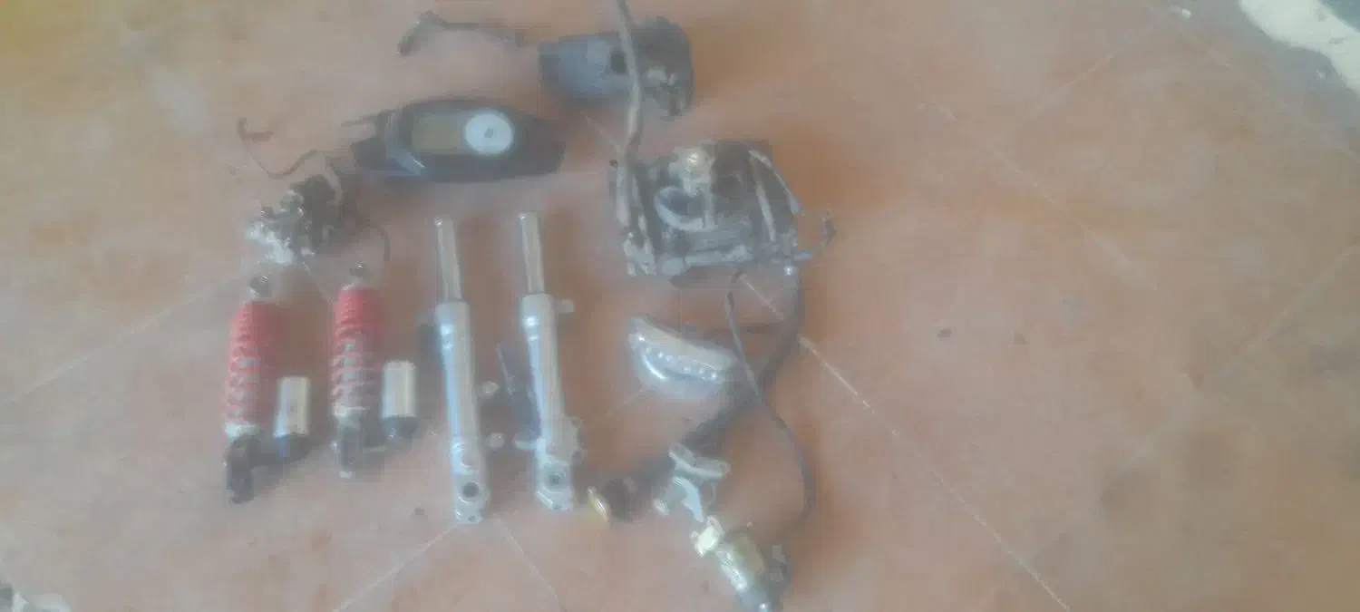 فروش قطعات موتور سیکلت|قطعات یدکی و لوازم جانبی|کوهدشت, |دیوار