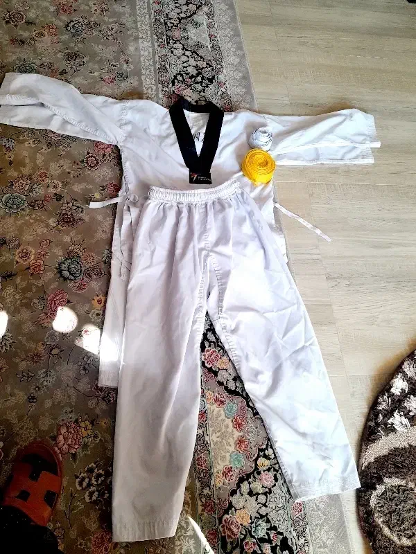 لباس تکواندو 2 تا سایز 2 و3کاملا سالم و تمیز|تجهیزات ورزشی|رباط‌کریم, رباط‌کریم|دیوار