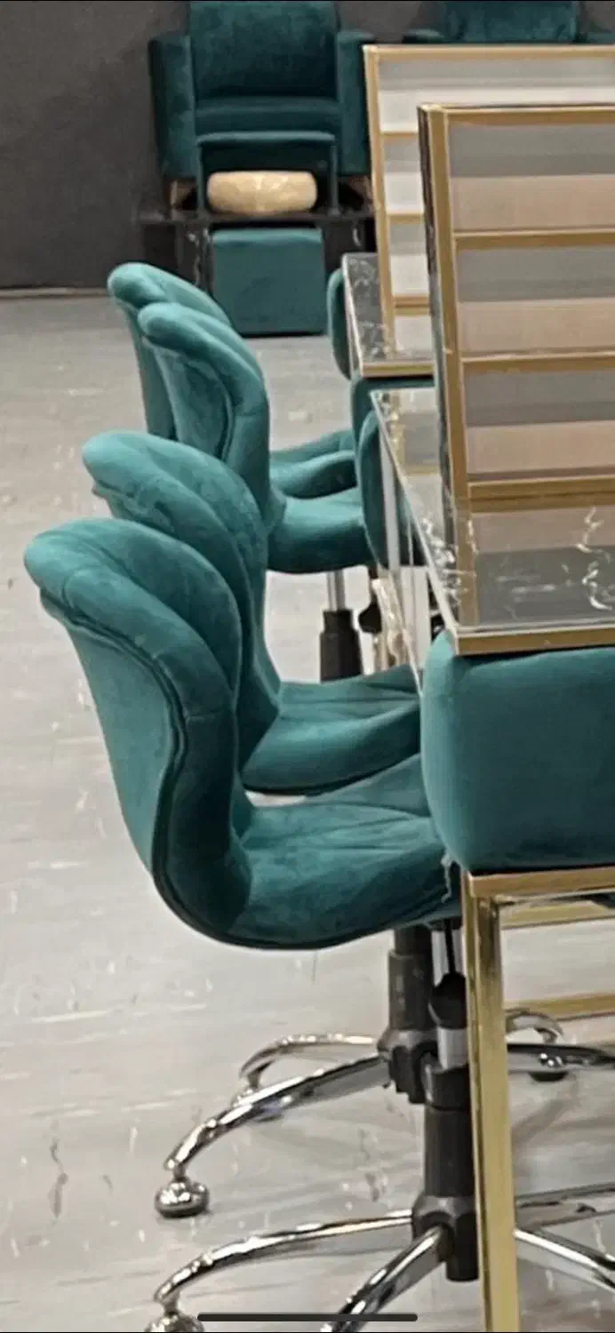 فروش صندلی زین اسبی و استادکار|آرایشگاه و سالن‌های زیبایی|تهران, شهرک آپادانا|دیوار