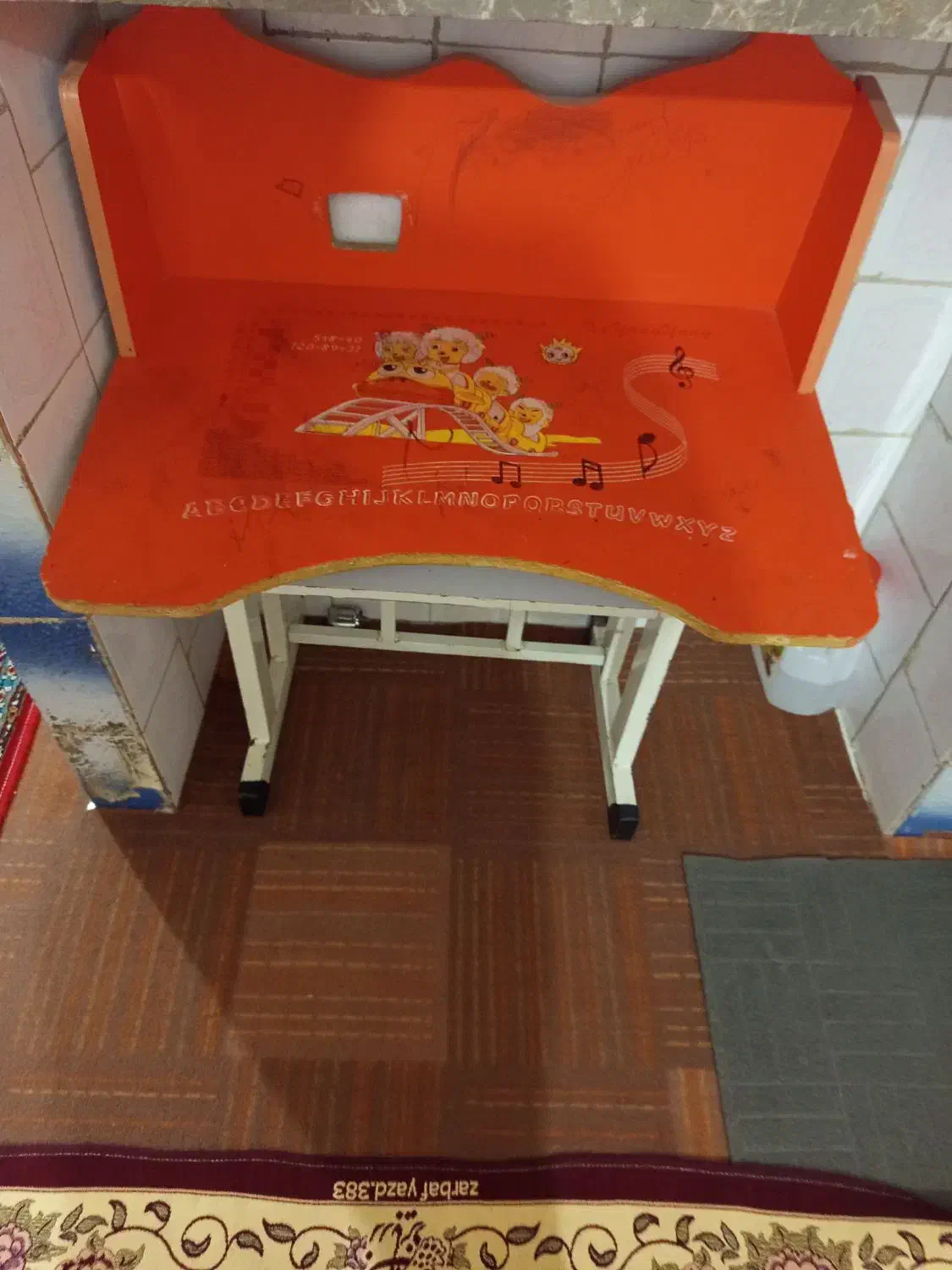 صندلی مدرسه|صندلی و نیمکت|اردبیل, |دیوار