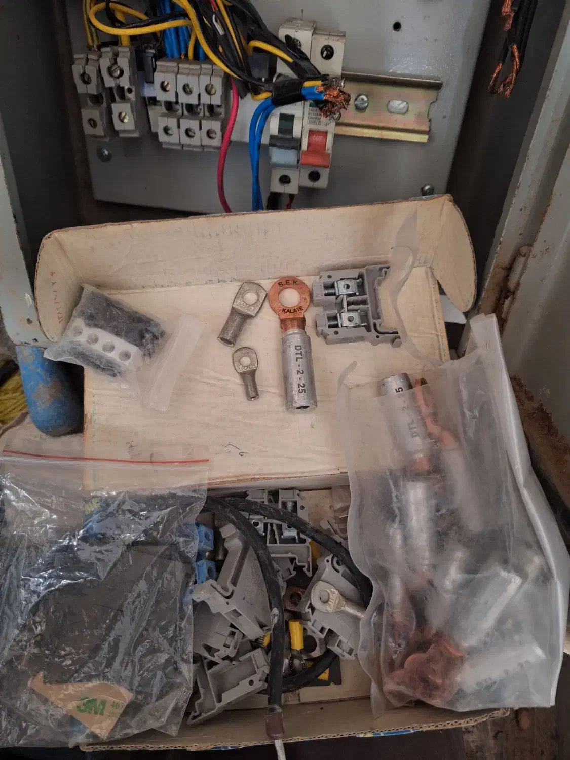 کابل ، سنگ فرز ، فن ، کلیدهای داخل تابلو برق|مصالح و تجهیزات ساختمان|چهاردانگه (تهران), |دیوار