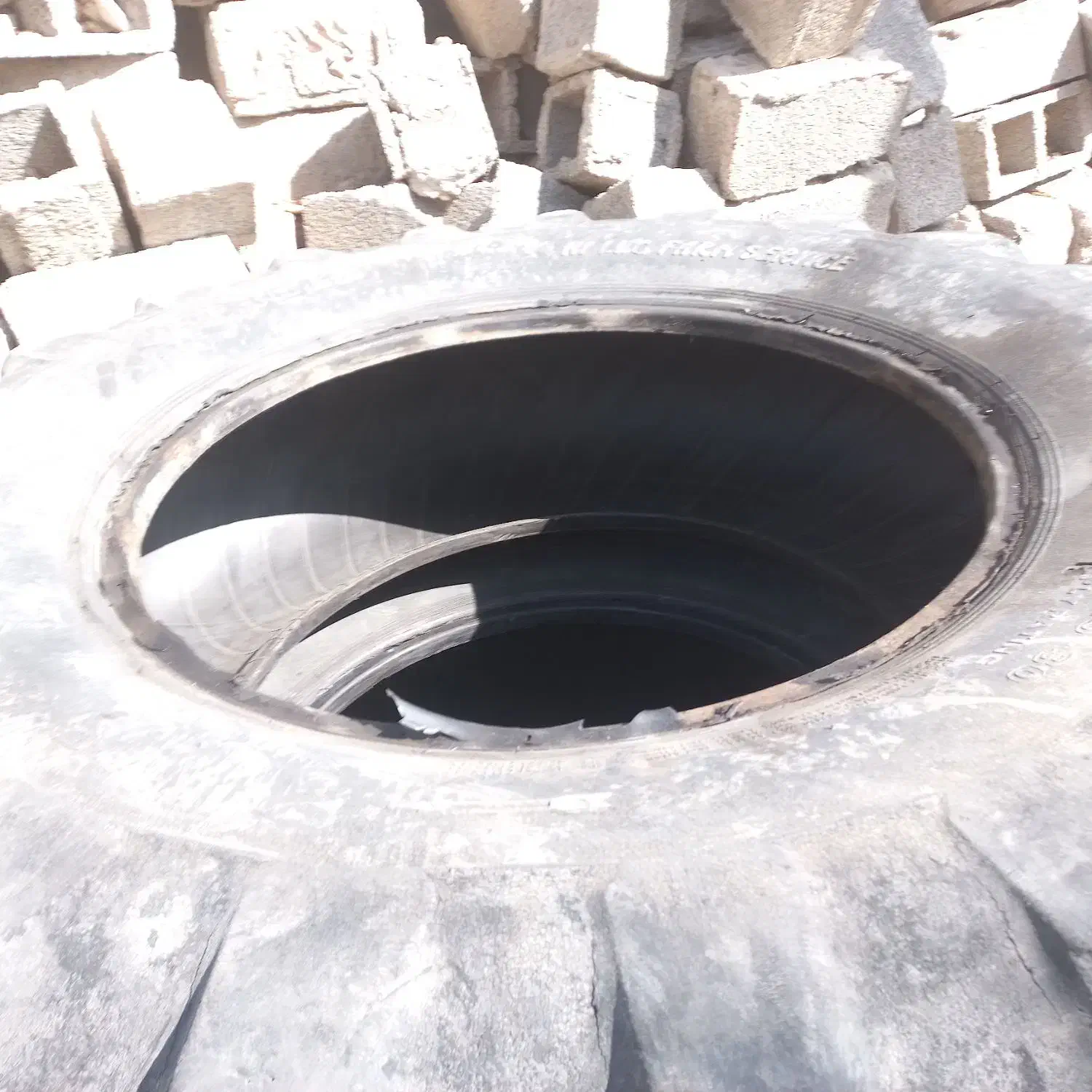 یک جفت لاستیک فرگوسن|قطعات یدکی و لوازم جانبی|شیروان (لرستان), |دیوار