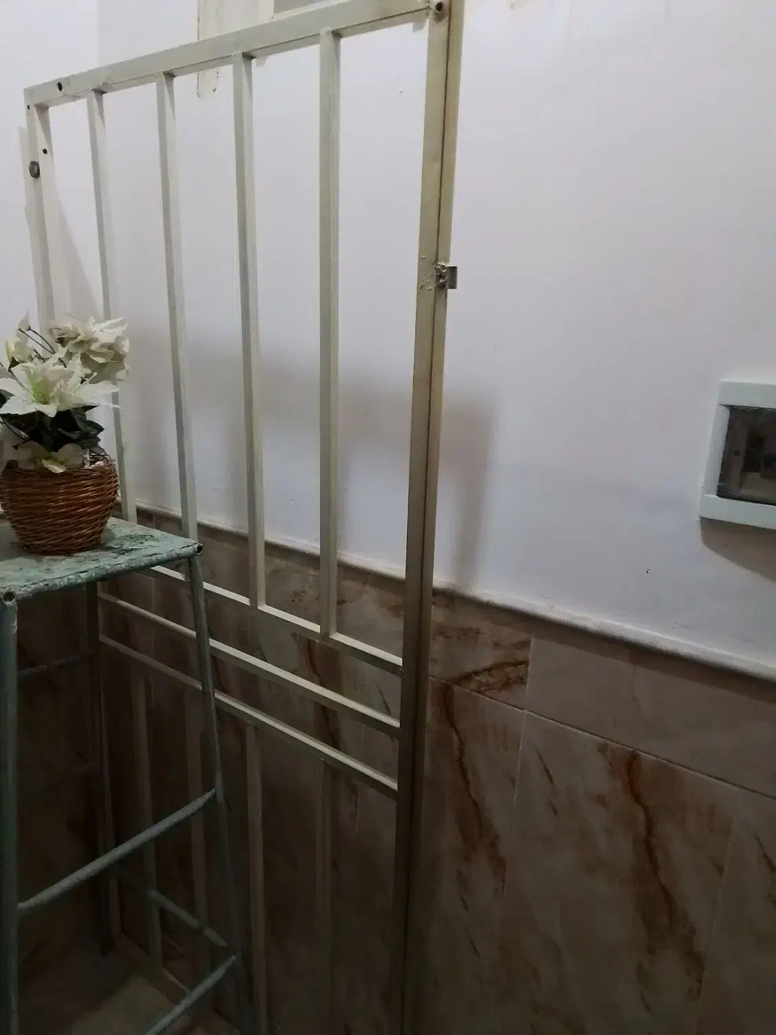 سالم وتمیز در حد نو حفاظ در ورودی|اسباب و اثاث بچه|قم, شهرک فاطمیه|دیوار