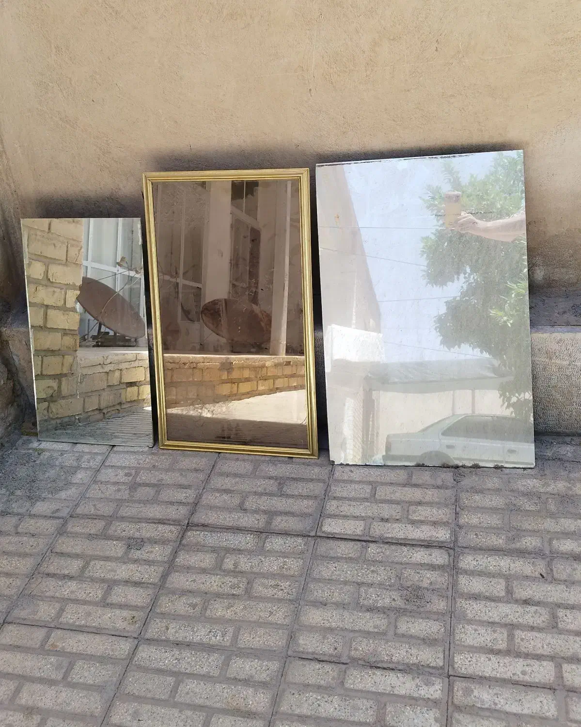 اینه|آینه|مبارکه, |دیوار