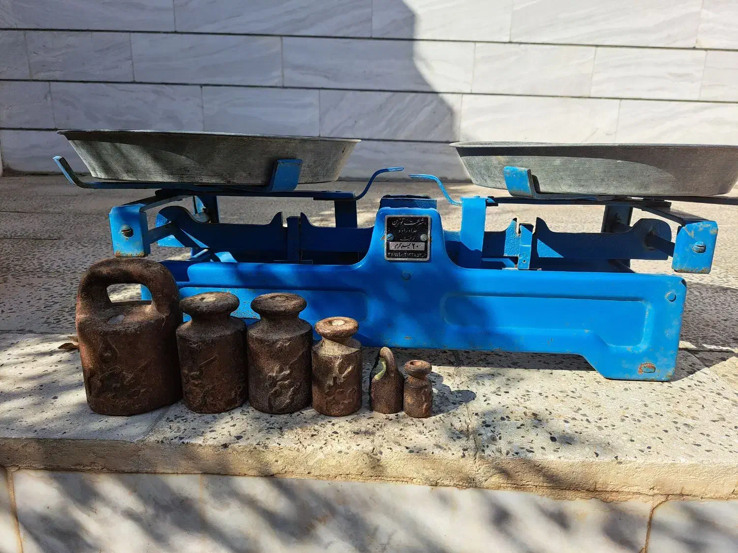 ترازو ۲۰ کیلوی با سنگ وزنه قدیمی و در حد‌نو‌|فروشگاه و مغازه|ملایر, |دیوار