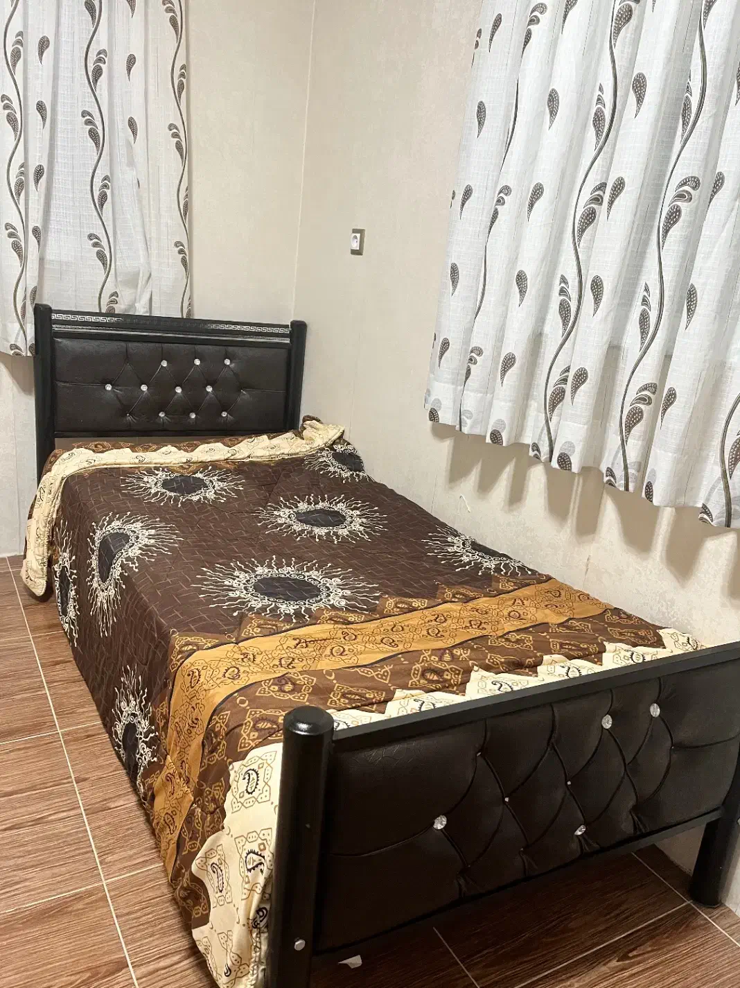 تختخواب تک‌نفره همراه تشک|تخت و سرویس خواب|رشت, کوی عرفان|دیوار