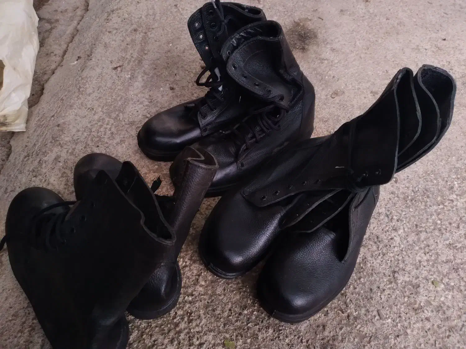 پوتین نظامی|کیف، کفش، کمربند|شاهین دژ, |دیوار