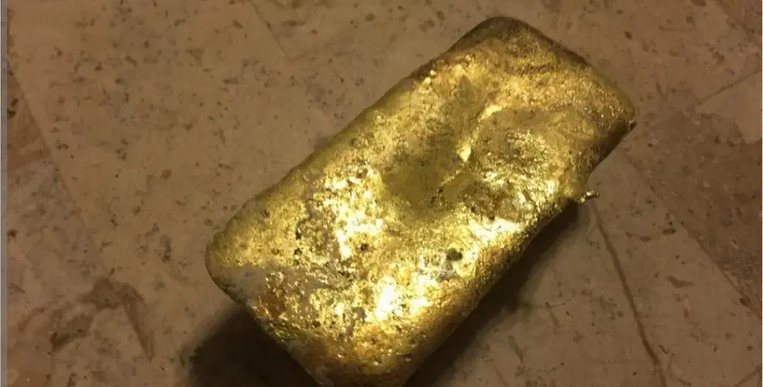 طلا پیدا شده.|اشیا|همدان, |دیوار