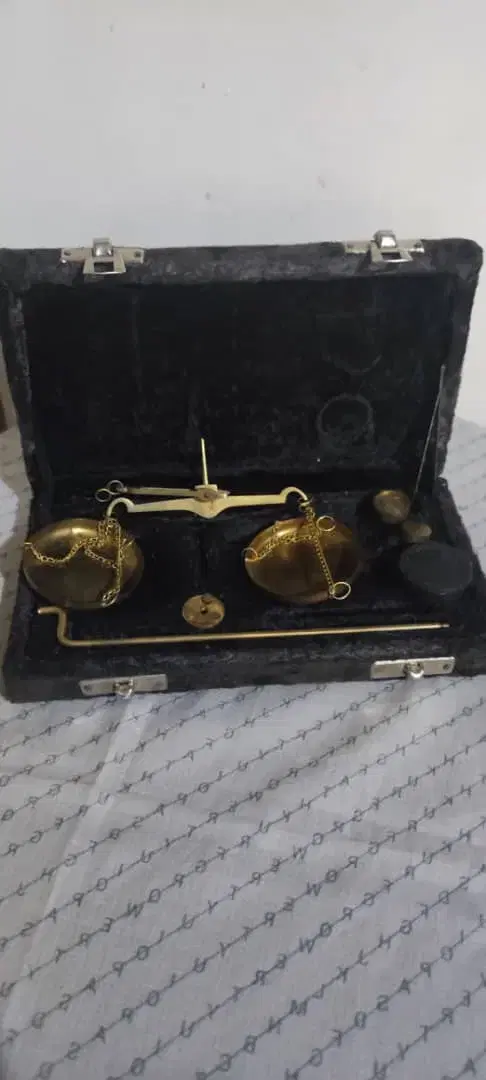 ترازو|کلکسیون اشیاء عتیقه|ابریشم, |دیوار