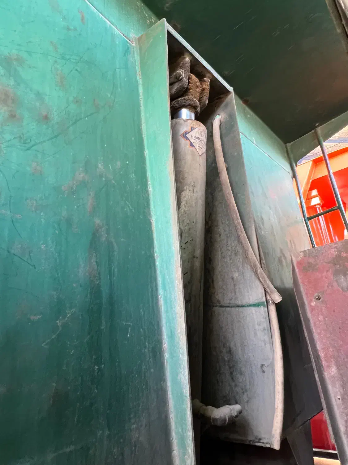 اتاق کمپرسی تک|خودرو سنگین|هشتگرد, ینگی امام|دیوار