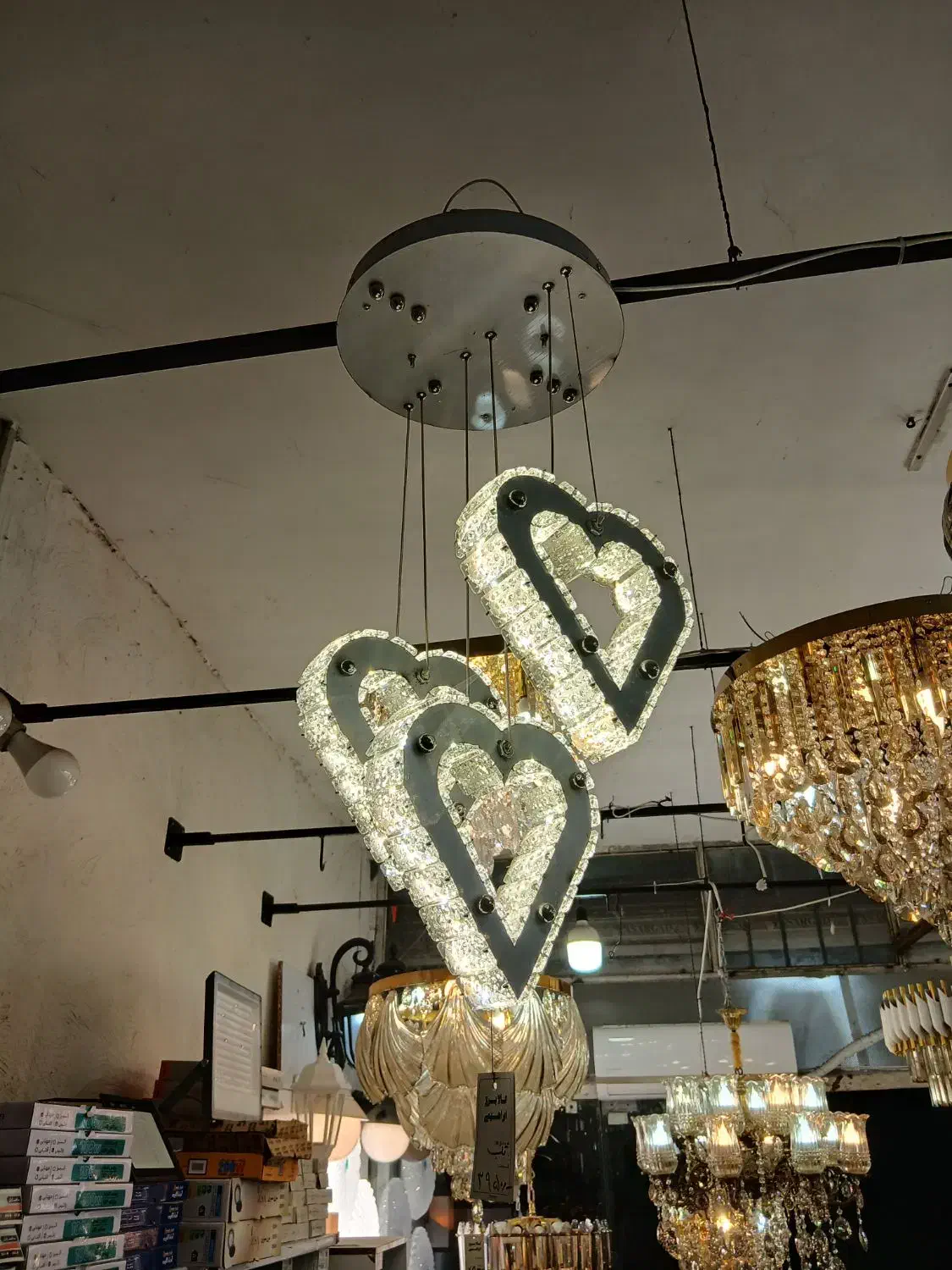 لوستر قلبی|لوستر و چراغ آویز|لشت نشا, |دیوار