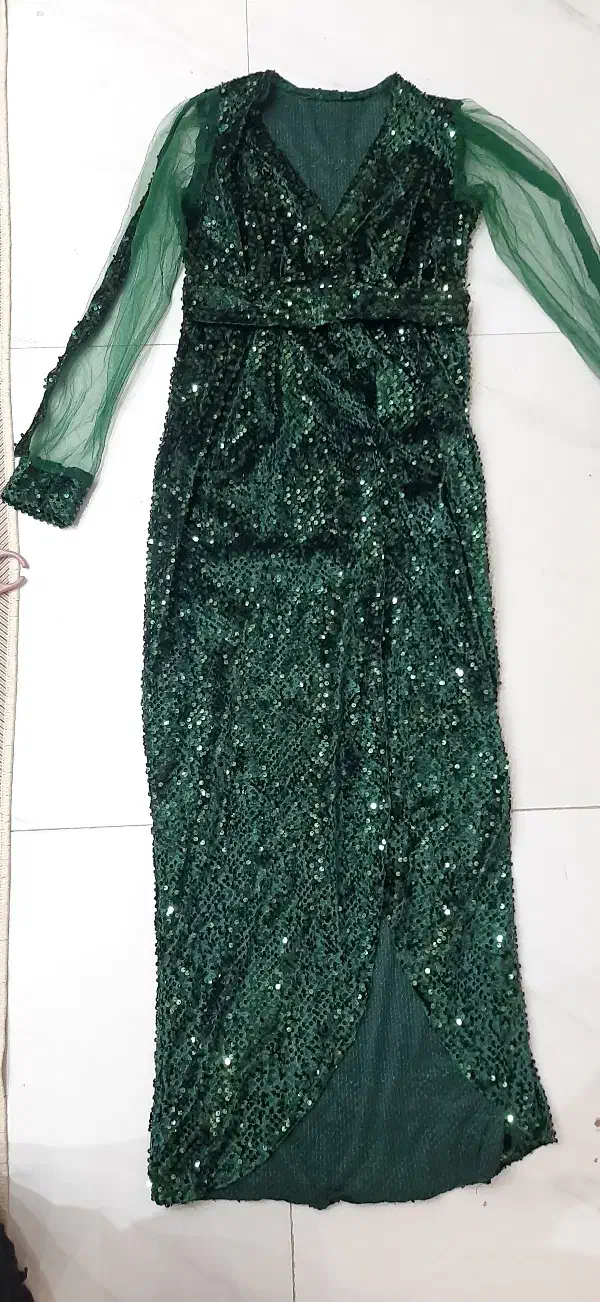 پیراهن مجلسی|لباس|سلماس, |دیوار