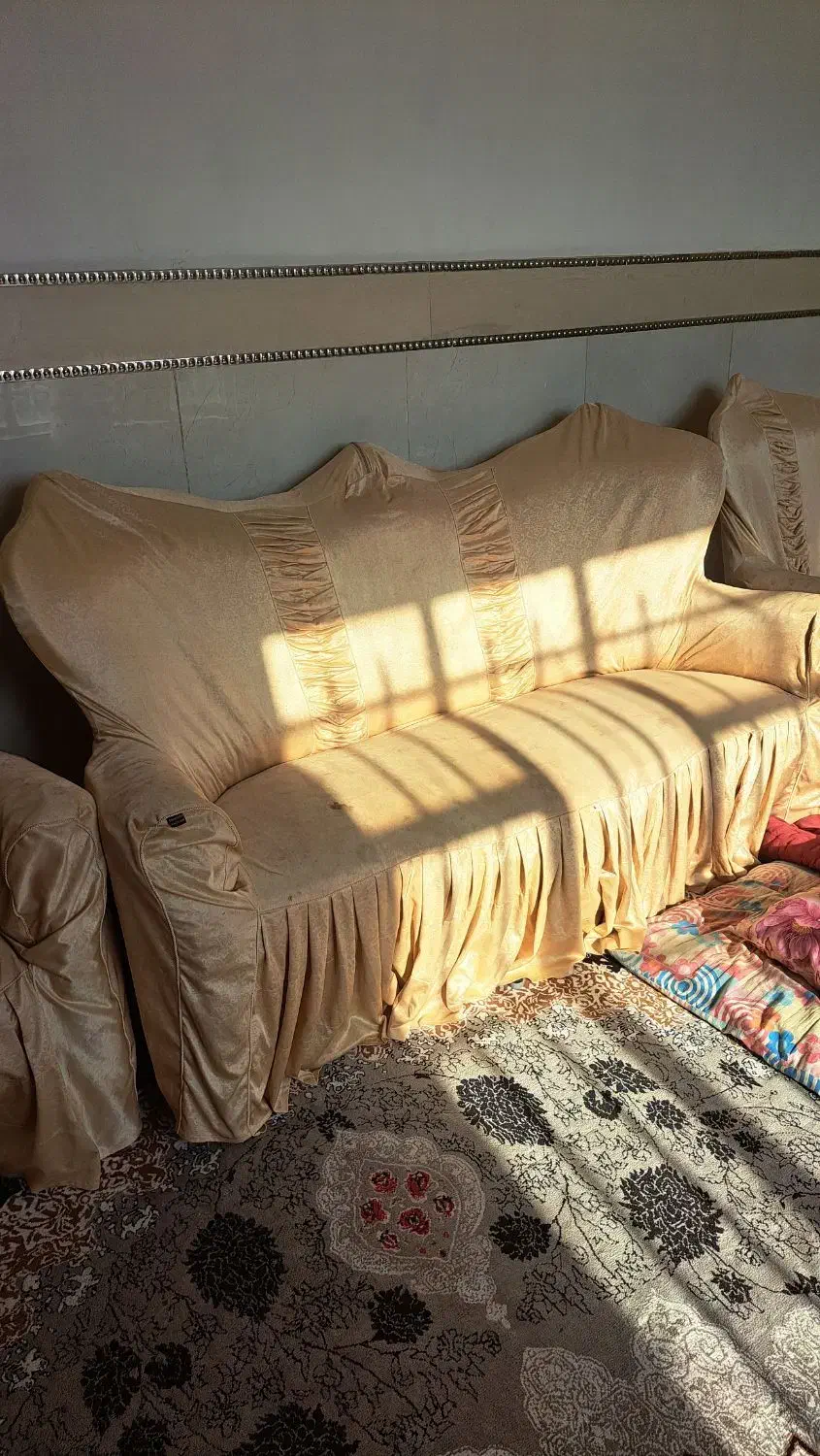 مبل سلطنتی مفت|مبلمان خانگی و میز عسلی|مشهد, شهید شهریاری|دیوار