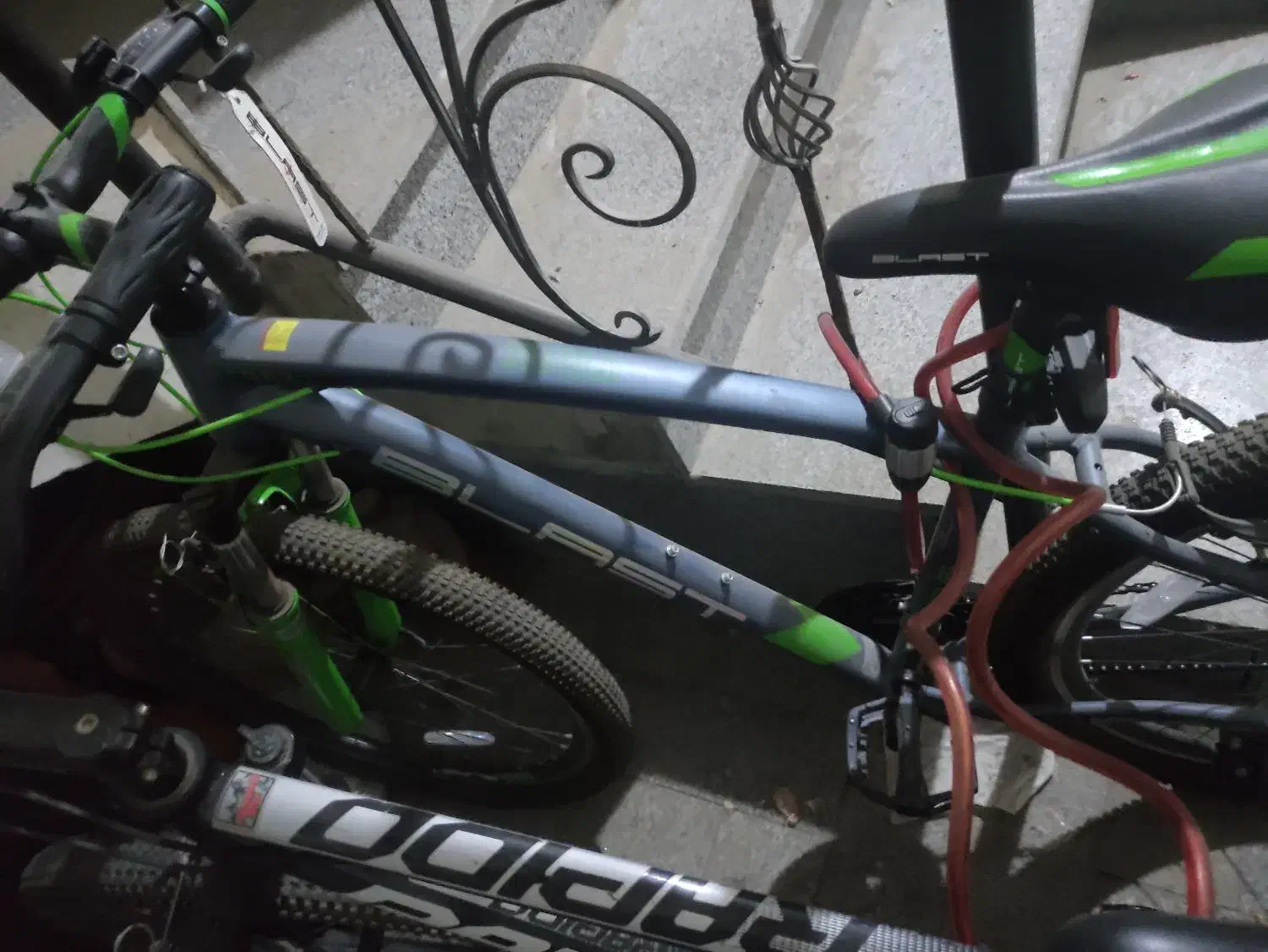 ۲عدد دوچرخه بلست و راپیدو۲۷ و ۲۶|دوچرخه، اسکیت، اسکوتر|مشهد, کوه سنگی|دیوار