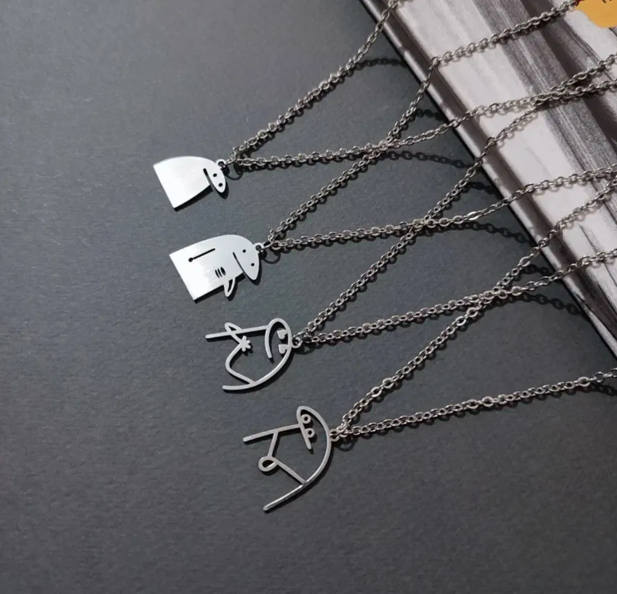 گردنبند مینیاتوری|بدلیجات|رشت, چله خانه|دیوار