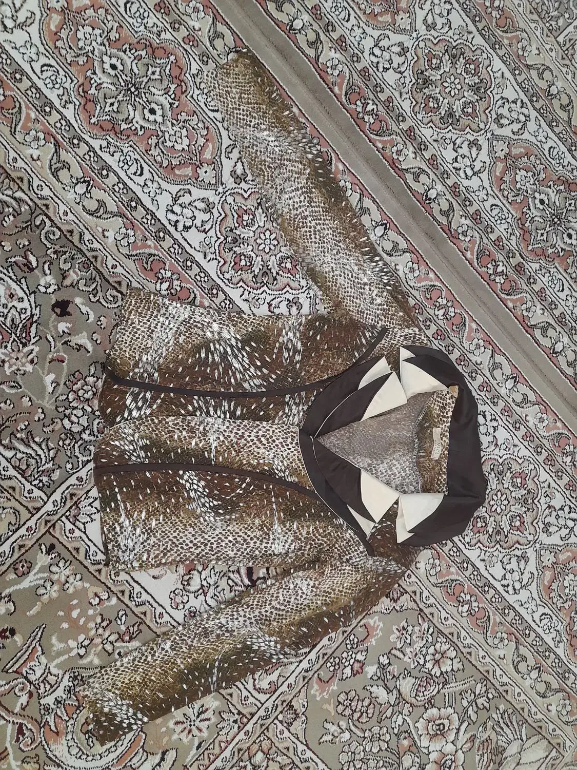 پیراهن سفید|لباس|اندیمشک, |دیوار