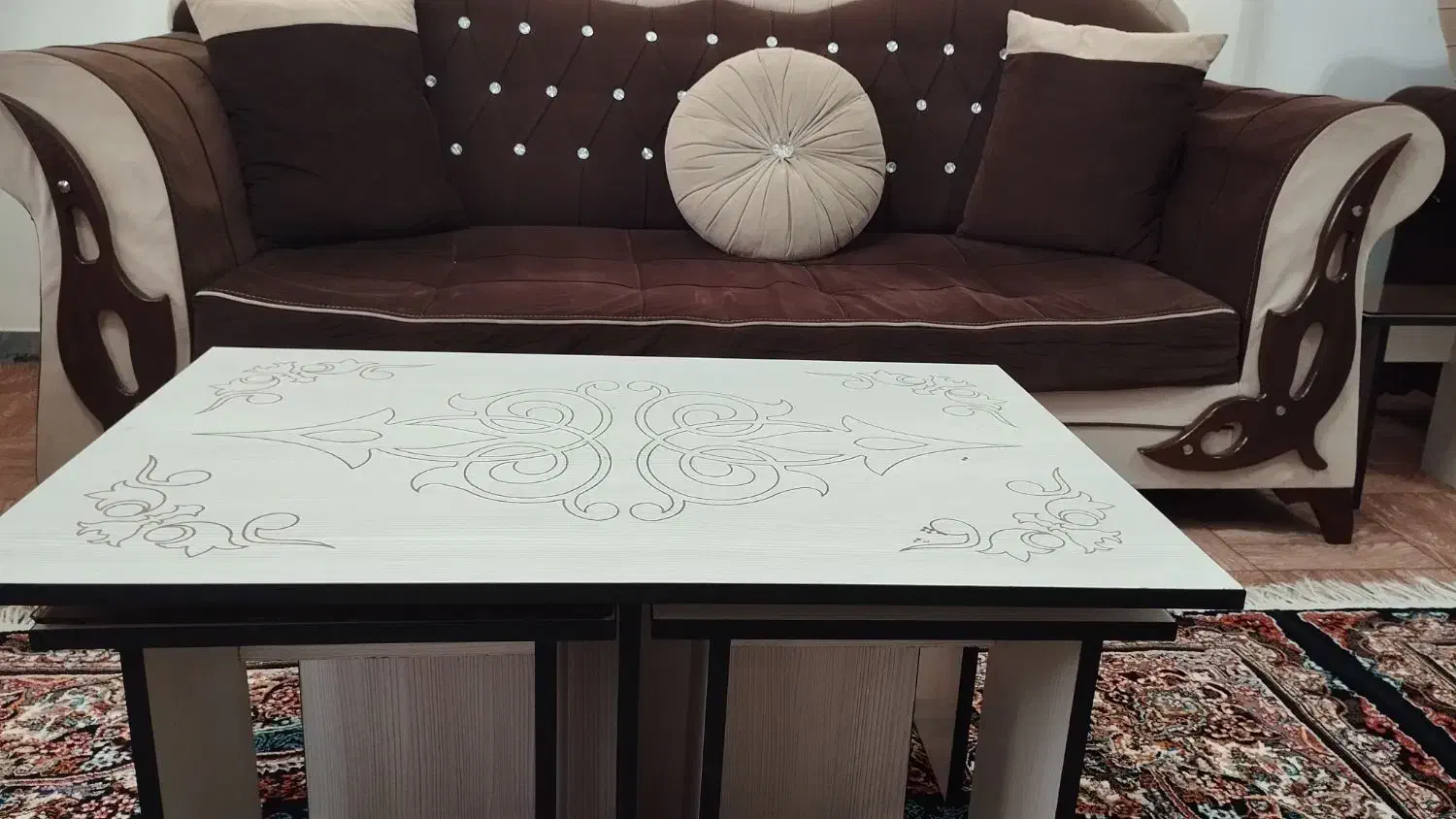 فروش مبل هشت نفر همراه با میز عسلی|مبلمان خانگی و میز عسلی|مشگین شهر, |دیوار