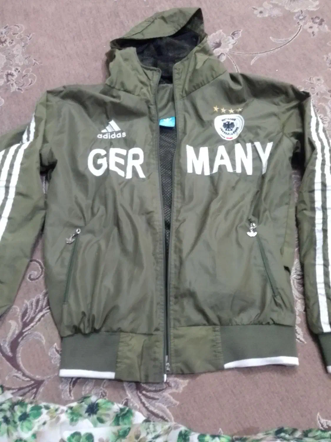 کاپشن|لباس|تهران, اتابک|دیوار