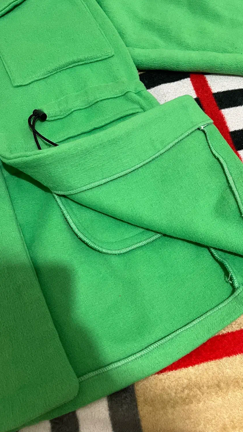 پالتو|لباس|شاهین‌شهر, خانه کارگر|دیوار