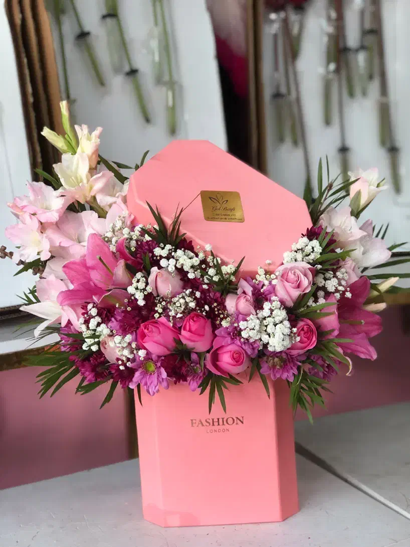 گل کادویی|گل و گیاه طبیعی|تهران, آبشار تهران (دریاچه)|دیوار