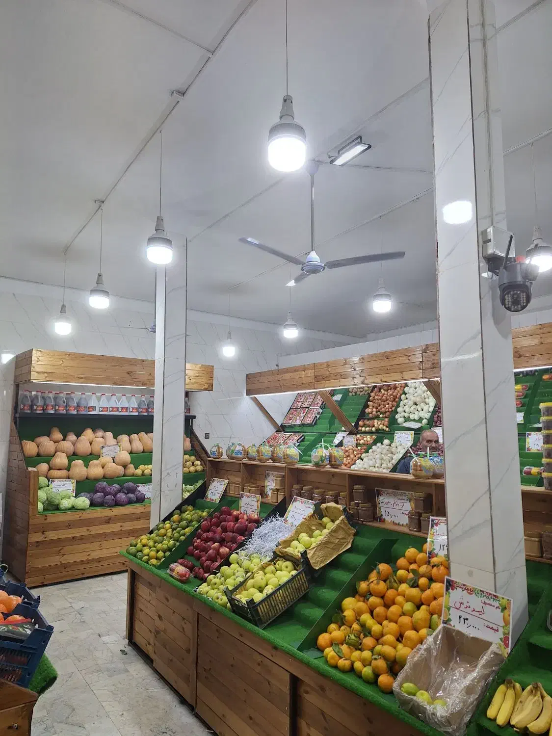 به تعدادی کارگر جهت کاردرمیوه فروشی نیازمندیم|استخدام خدمات فروشگاه و رستوران|ماهدشت, |دیوار