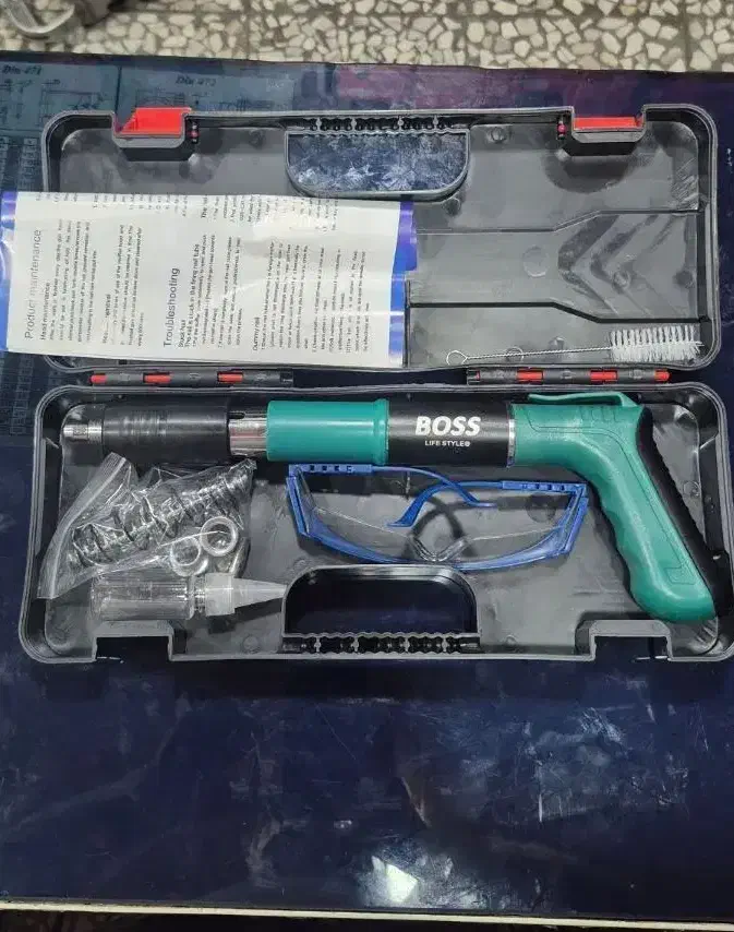 میخکوب چاشنی با کیف و لوازم|ماشین‌آلات صنعتی|رشت, پاستوریزه|دیوار