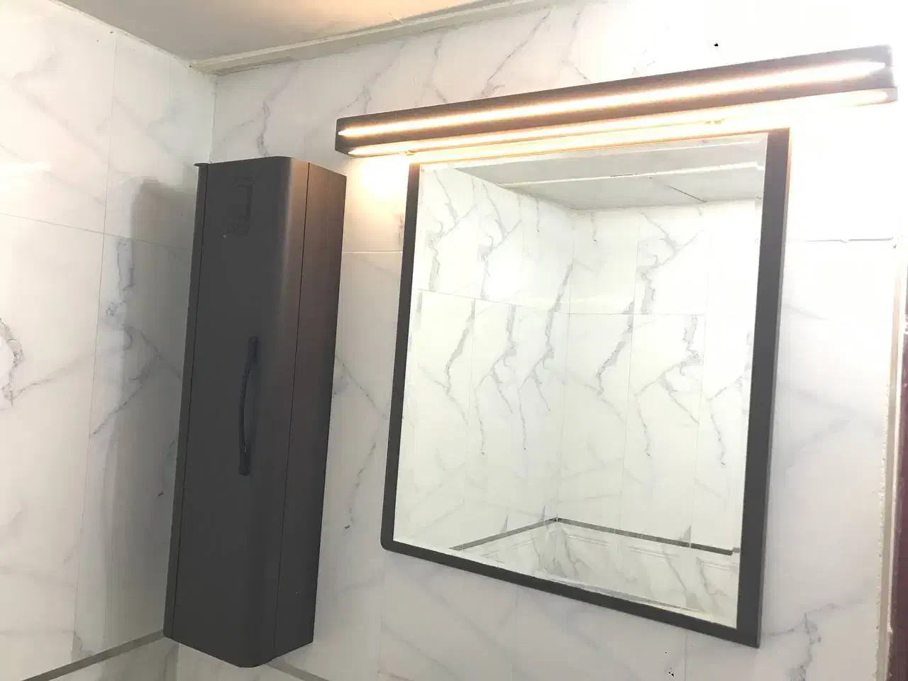 سرویس کامل روشویی با کمد و اینه و چراغ|لوازم سرویس بهداشتی|قائن, |دیوار