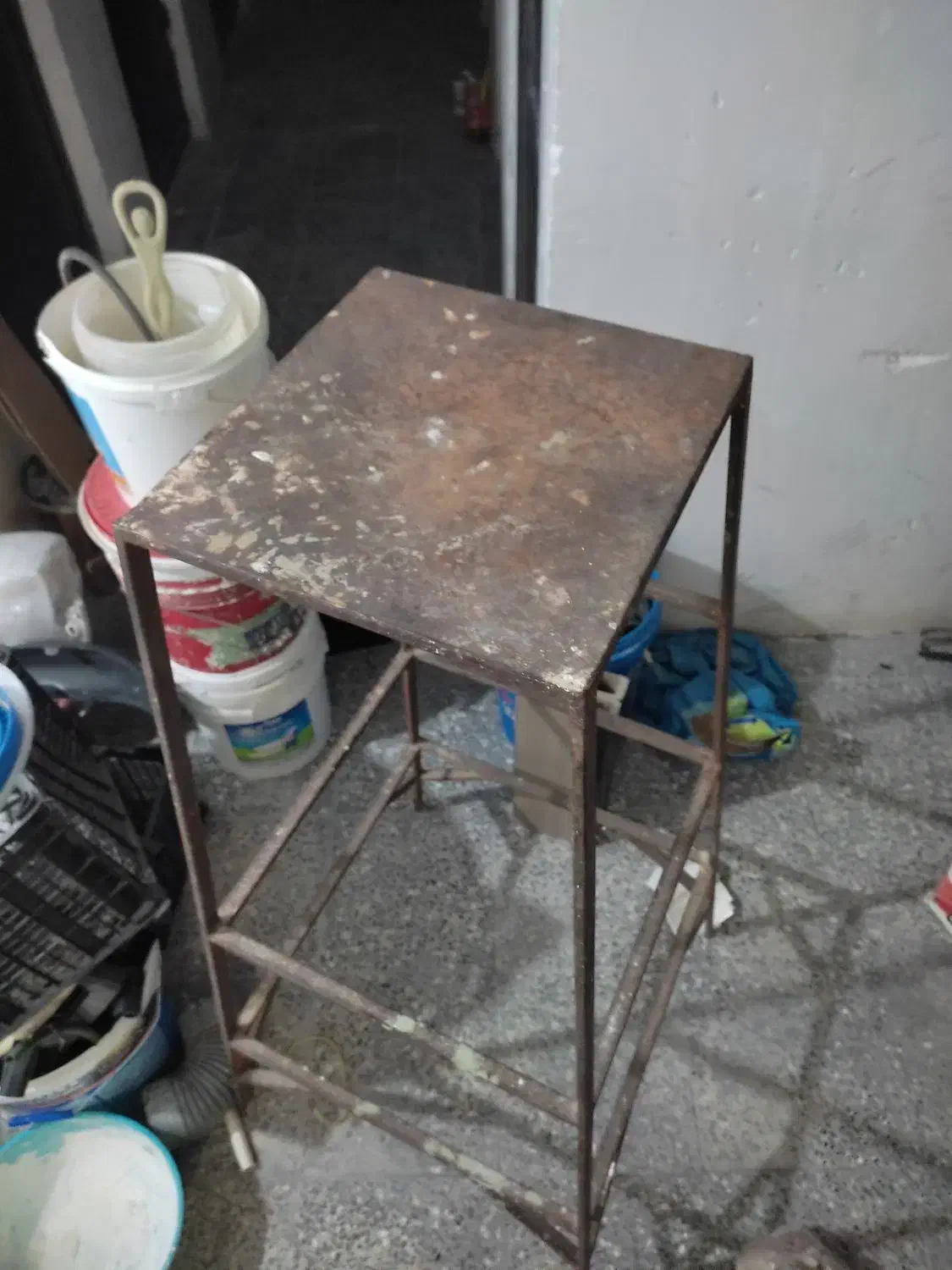 چهارپایه فلزی|صندلی و نیمکت|خرم‌آباد, |دیوار