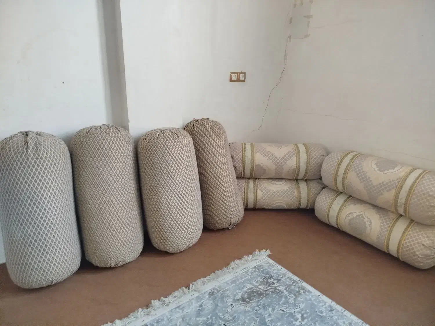 بالشت لوله ای|رختخواب، بالش، پتو|زاهدان, |دیوار