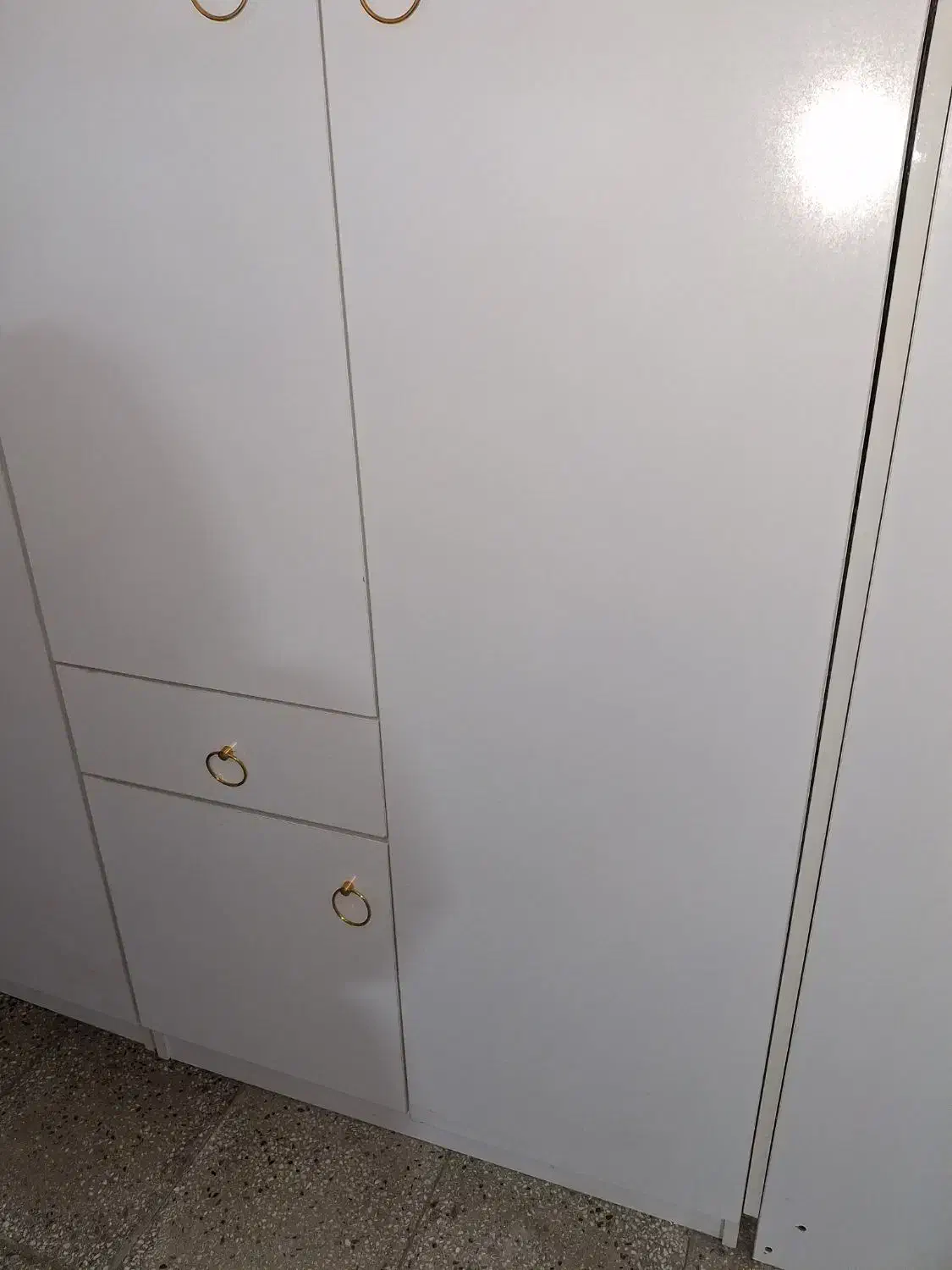 جاکفشی ایستاده|جاکفشی، کمد، دراور|بندر گناوه, |دیوار