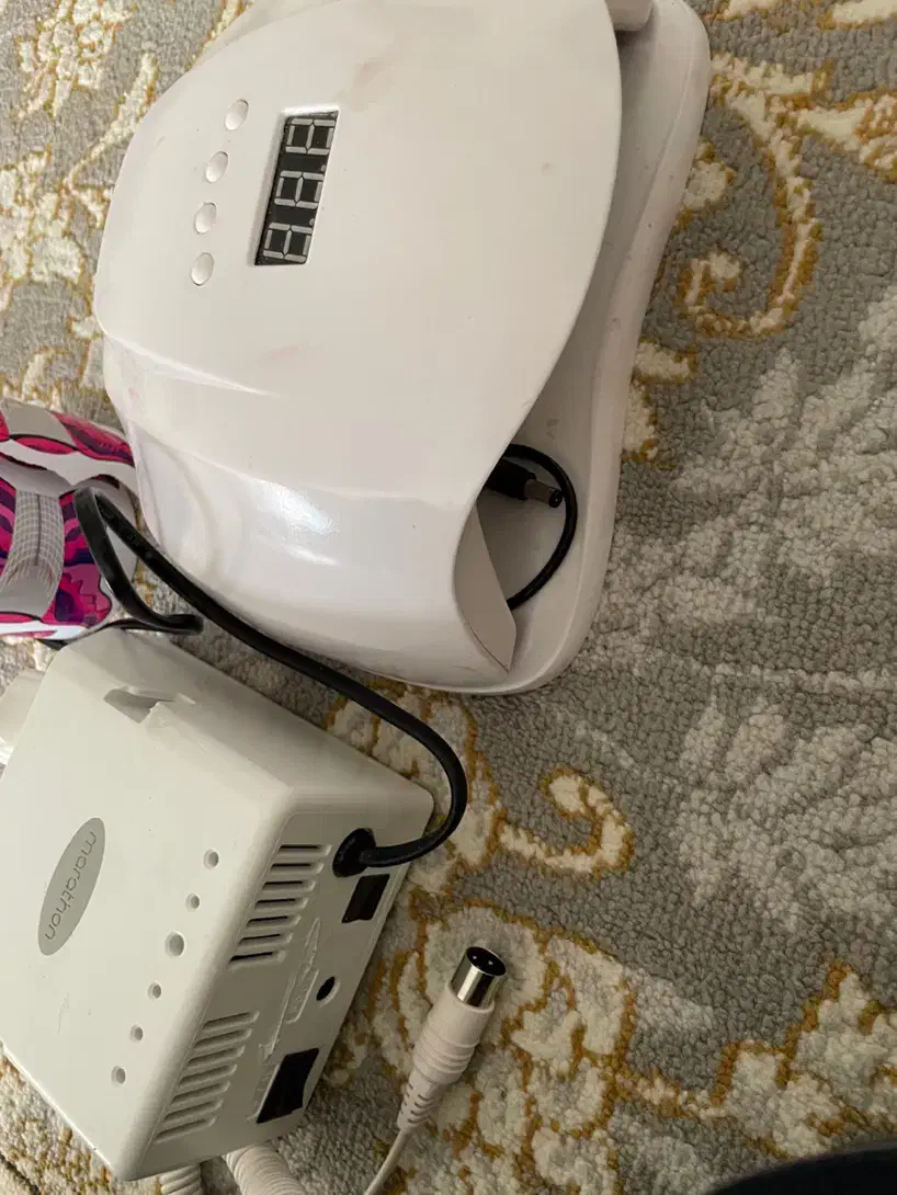 وسایل کامل کاشت ناخون|آرایشگاه و سالن‌های زیبایی|سنندج, |دیوار