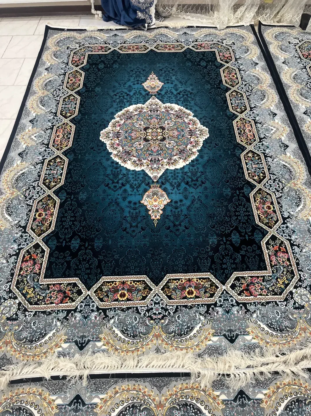 فرش|فرش|پردیس, فاز ۸|دیوار