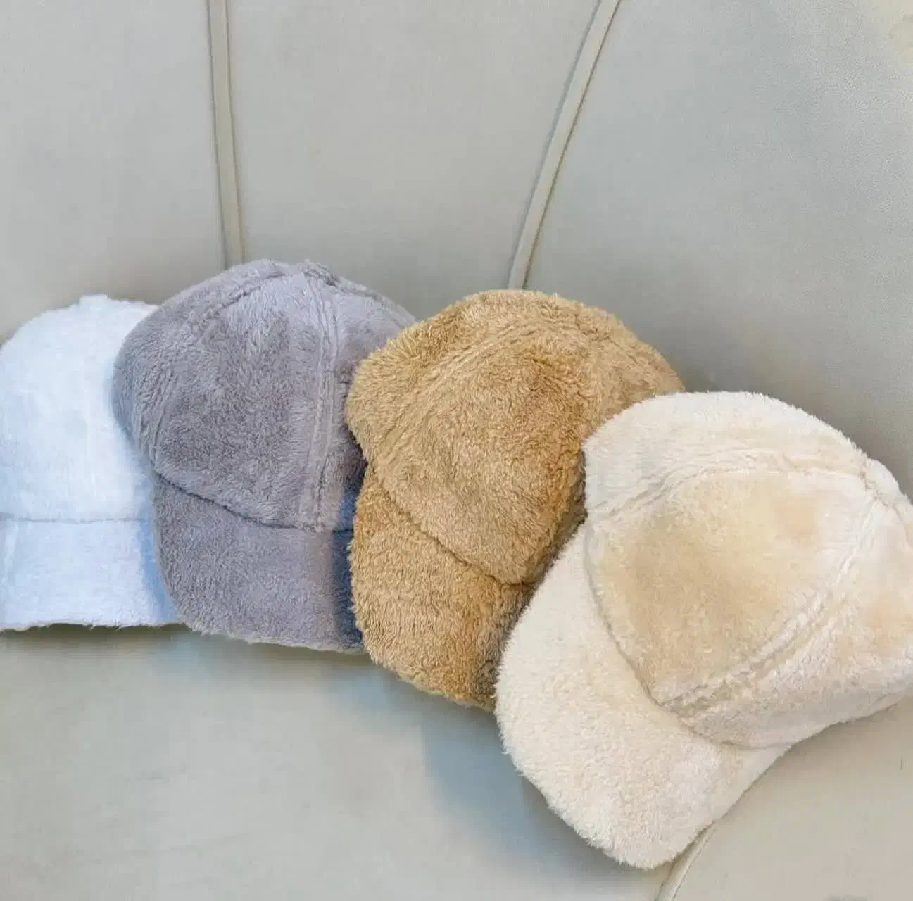 گوشگیر و کلاه پشمی|لباس|جوین, |دیوار